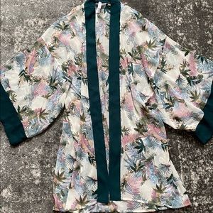 Xhilaration ONE SIZE Leaf/Floral Kimono